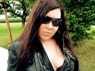 Latex Geschichten und Erziehung durch junge Herrin